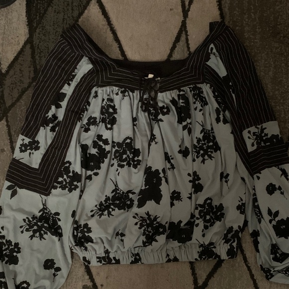 Floral light blue and black pattern shirt - Picture 1 of 3